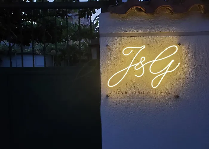 Unique Traditional House, Hosted By J&G