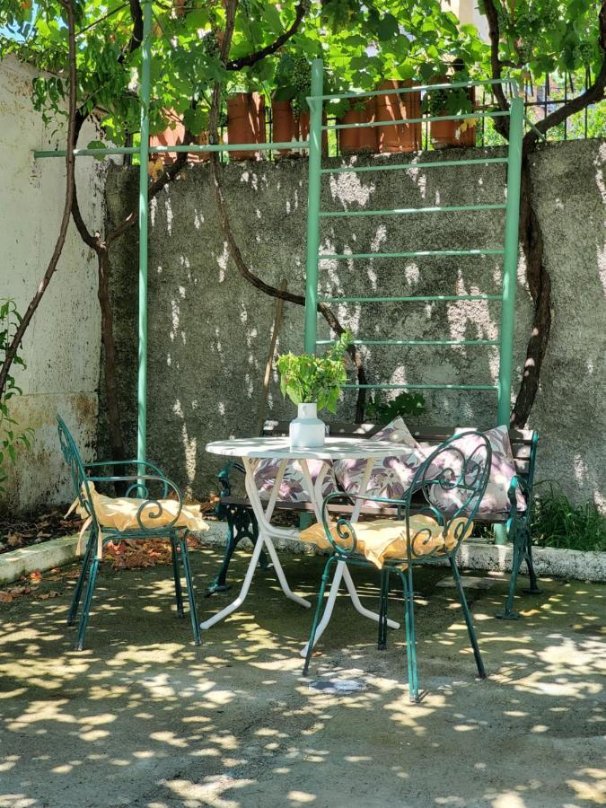Unique Traditional House, Hosted By J&g Villa Tirana